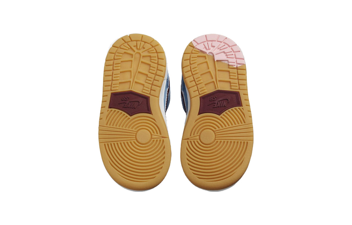 Nike SB Dunk Low ‘Philadelphia Phillies (TD)’  DN3673-400