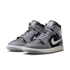 WMNS Nike Air Jordan 1 Retro Mid