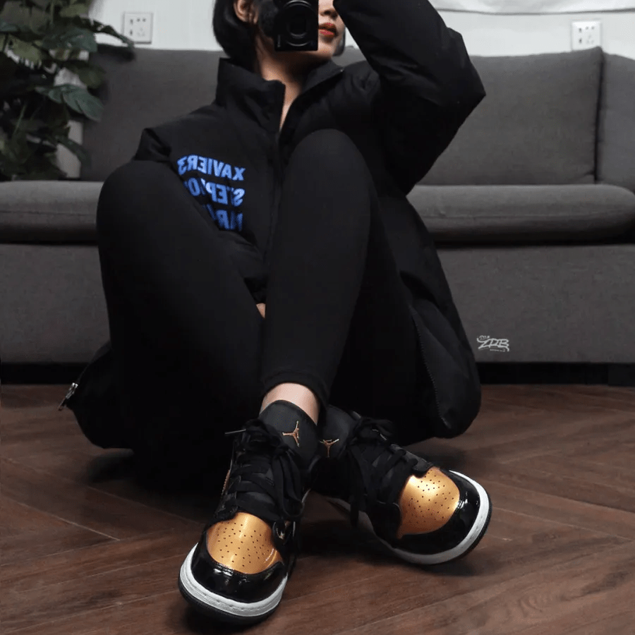 Jordan 1 Low SE ‘Gold Toe (GS)’  DR6970-071